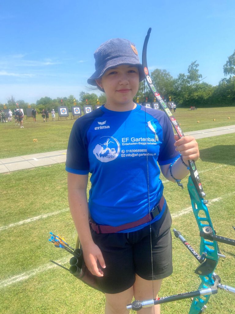 Mehr über den Artikel erfahren Bogen – Bayerische Meisterschaft – Lea rockt das Ding